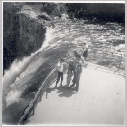 p048.jpg